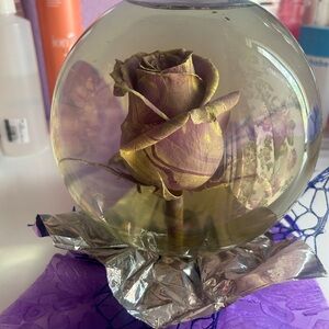 Purple glitter rose globe